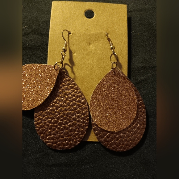 Tear drop earrings - Picture 3 of 6